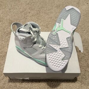 Wmns Air Jordan 6 RETRO ‘Mint Foam, size 8.5